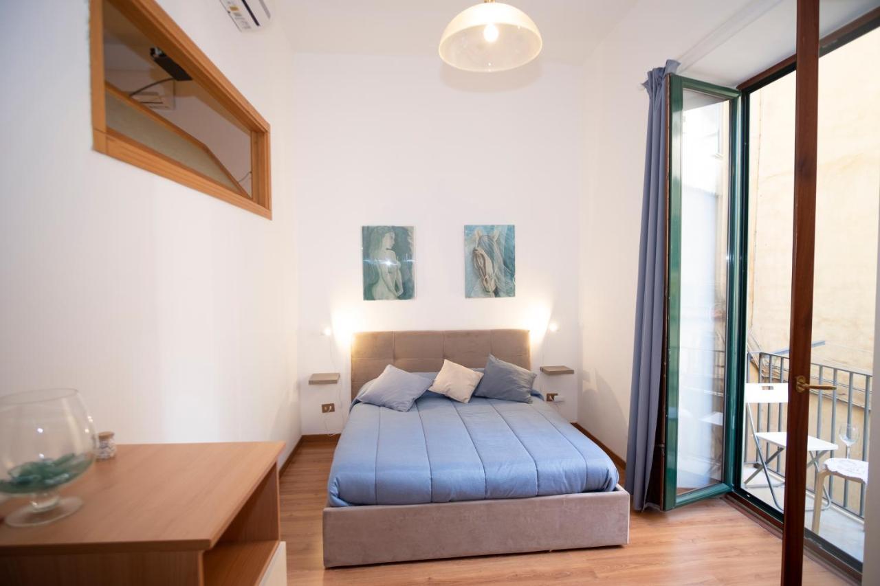 Апартаменты Donna Rosaria House Сорренто Экстерьер фото